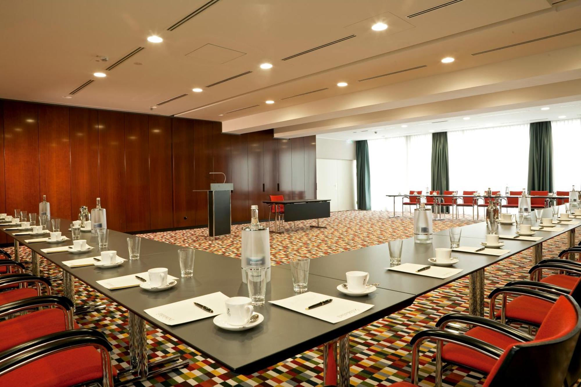Hotel-Restaurant Erbprinz Ettlingen Exterior photo Meeting room